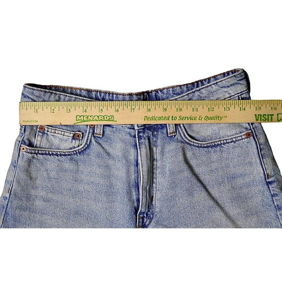 Weekday Brand Denim Row Jean Shorts In Spring Blue Raw Hem SZ 40 US 8 High Rise - Picture 5 of 12